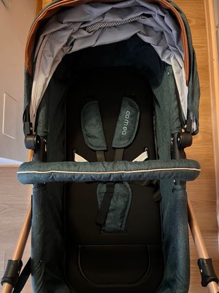 Carro de bebé verde y marrón