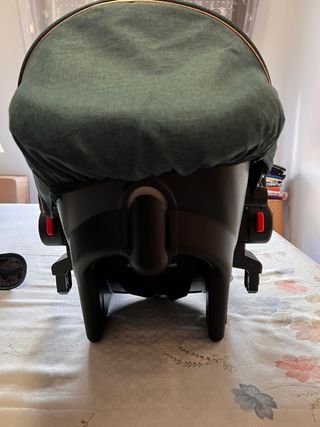 Carro de bebé verde y marrón