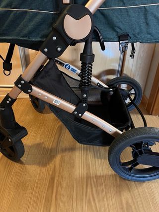 Carro de bebé verde y marrón