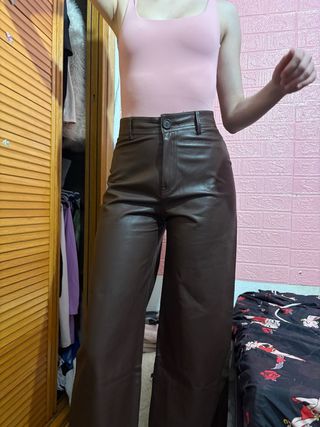 Pantalones de cuero marrones