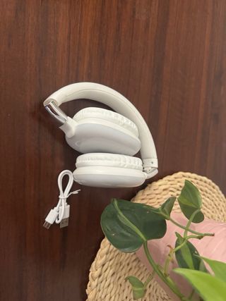 Cascos Bluetooth Inalámbricos Blancos con Luces