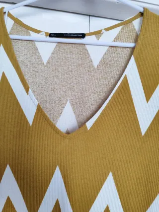 Vestido largo amarillo con zig-zag blanco