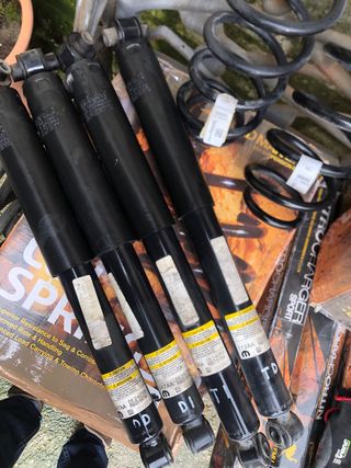 Kit Amortiguadores Jeep Wrangler Sahara JL