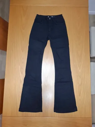 Tejano acampanado negro Subdued. Talla 36