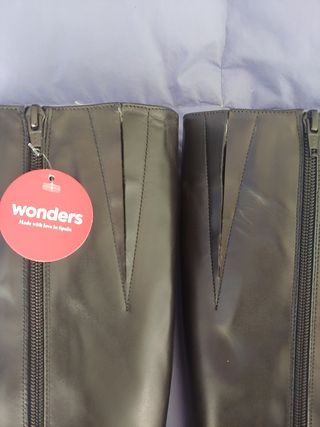 Botas altas de piel Wonders negras