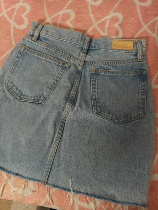 Falda vaquera desgastada