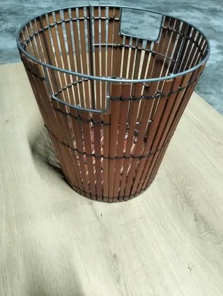 Papelera de madera y metal para escritorio