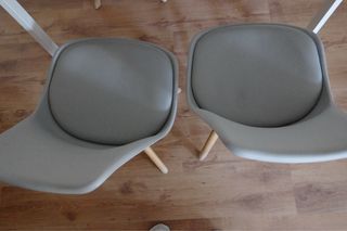 Mesa blanca y 4 sillas nórdicas