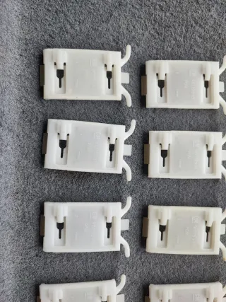 18 Clips Molduras Corsa a SR