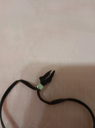 Pulsera de plata con detalle de piedra rosa