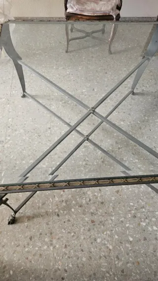 Mesa de forja y cristal
