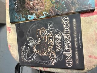 Se venden libros y fasciculos de juegos de rol.