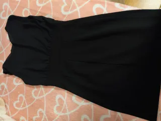 Vestido negro elegante fiesta botones dorados