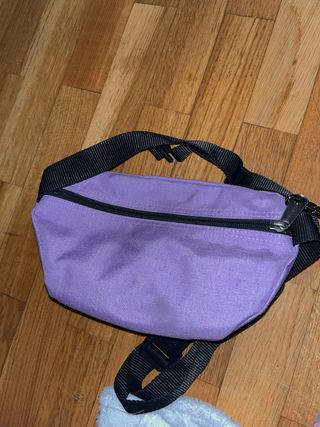 Riñonera Eastpak Morada y Negra