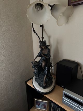 Lámpara de mesa vintage figura mujer
