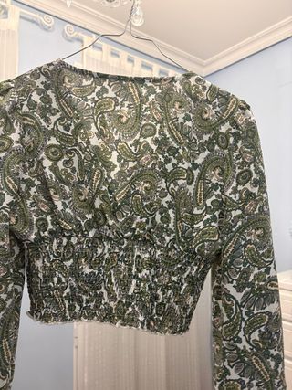 Top estampado paisley verde