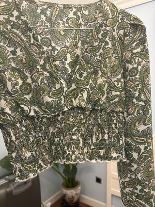 Top estampado paisley verde