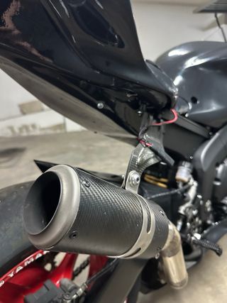 Escape SC Universal Yamaha R6 + Soporte carbono