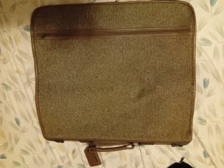 Guarda trajes vintage marrón y verde oliva