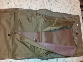 Guarda trajes vintage marrón y verde oliva