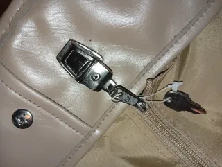 Guarda trajes vintage marrón y verde oliva