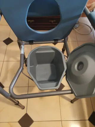 Silla inodoro regulable en altura