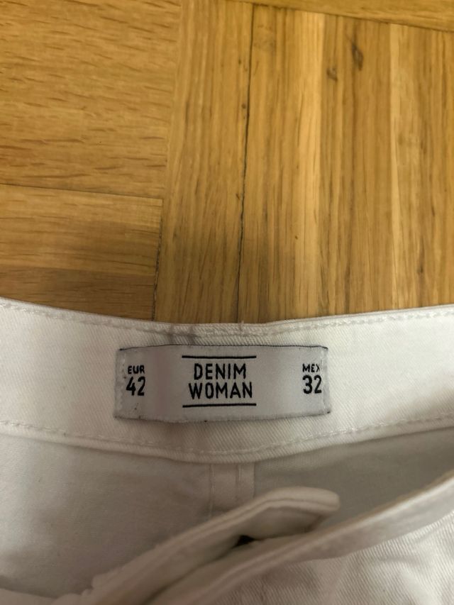 Pantalones cortos tiro alto blancos