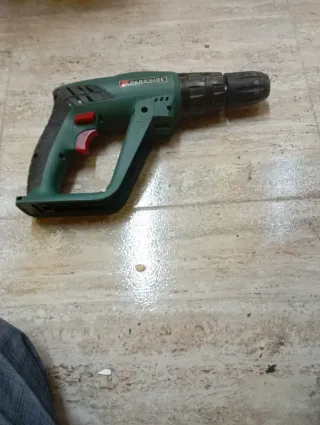 Taladro Parkside le falta la batería y la cargador