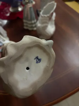 Figuras porcelana con sello