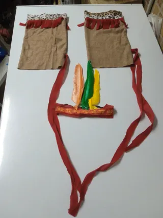 Disfraz de india marrón con flecos rojos