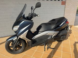 Yamaha XMAX 250i Scooter