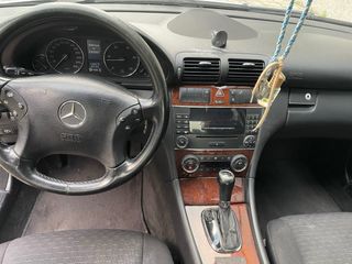 Mercedes-Benz Clase C 2006