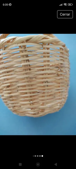 Canasta de mimbre tejida a mano