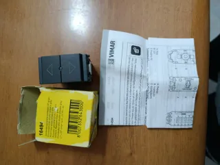 Comando tapparella connesso IoT grigio