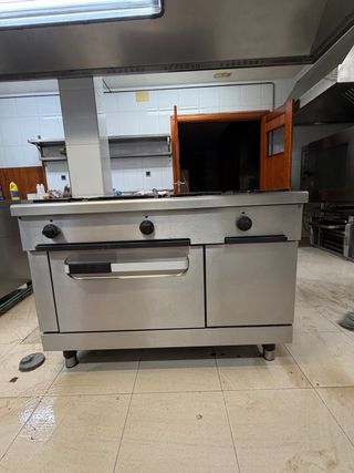 Cocina Industrial Zanussi 6 Hornillos. Hosteleria.