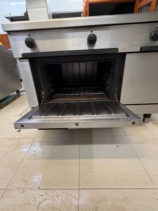 Cocina Industrial Zanussi 6 Hornillos. Hosteleria.