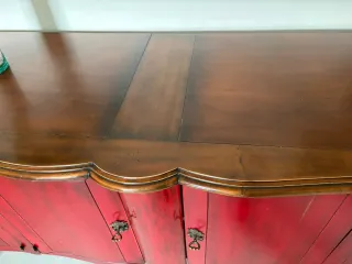 Aparador de madera de cedro y tapa de caoba rojo