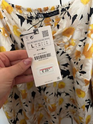 Camiseta de Zara de flores