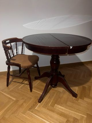 Silla antigua de madera