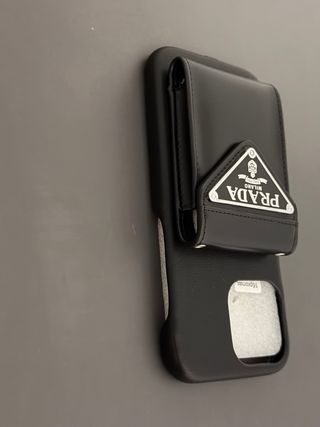 Cover iPhone 16 Pro Max porta carte Prada