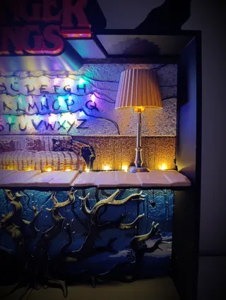 EXPOSITOR STRANGER THINGS FIGURAS KINDER JOY