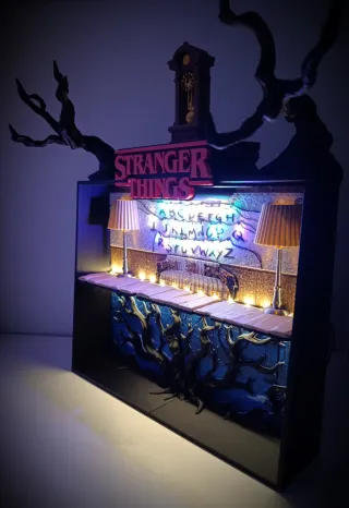 EXPOSITOR STRANGER THINGS FIGURAS KINDER JOY