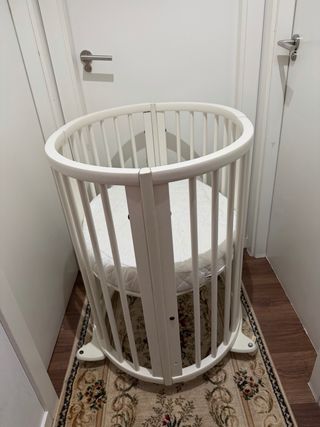 Cuna Stokke ovalada blanca