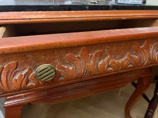 Mesilla antigua madera tallada mármol