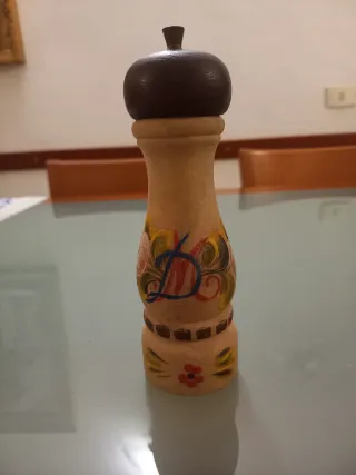 Macinapepe vintage legno dipinto