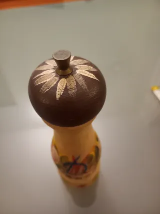 Macinapepe vintage legno dipinto