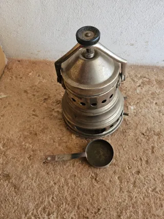 Cafetera antigua de metal