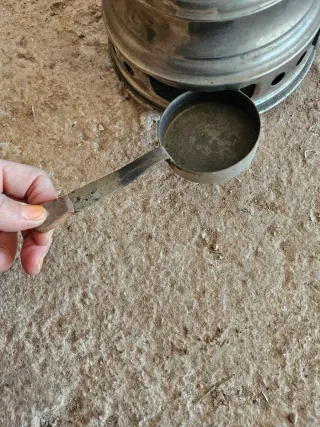 Cafetera antigua de metal