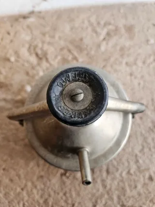 Cafetera antigua de metal