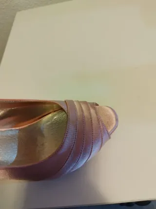 Zapatos de tacón rosa para fiesta